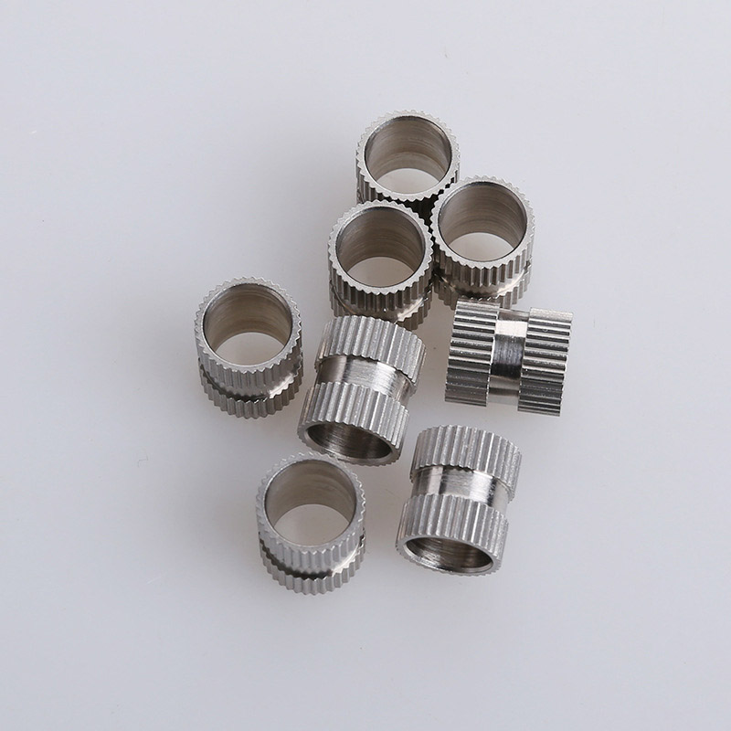 Dvipusė įdėklo veržlė