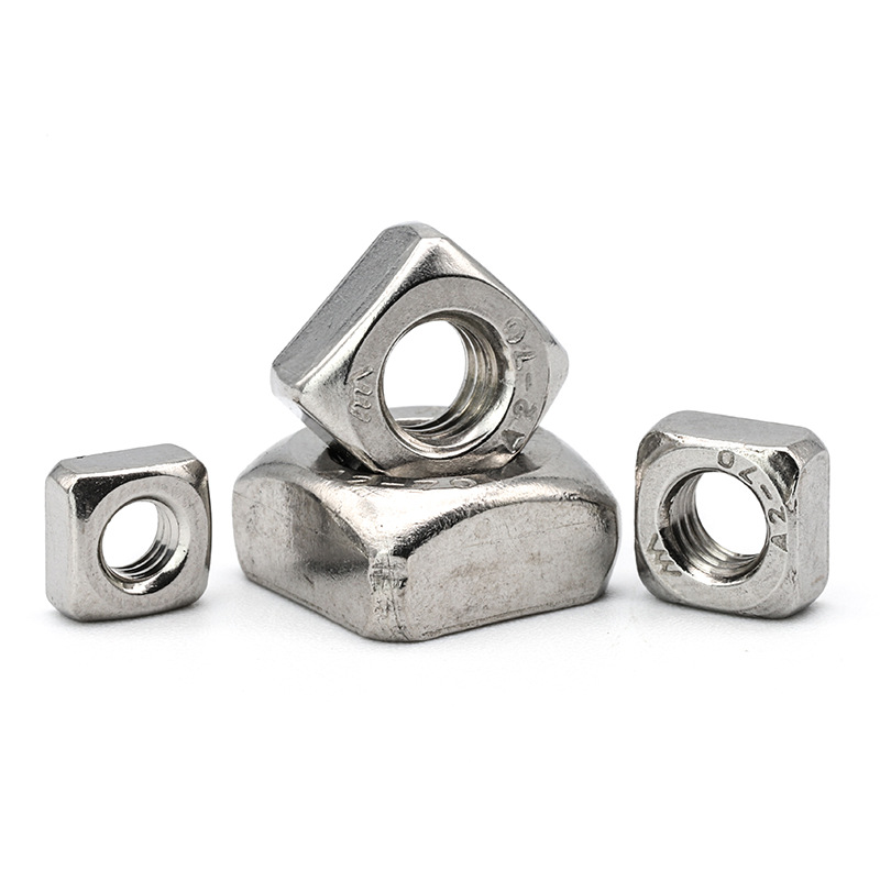 Ploni kvadratiniai riešutai