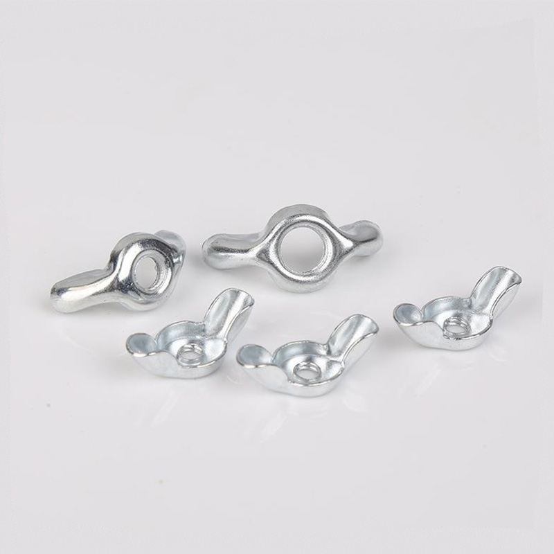 Sparno riešutas suapvalintos ausys